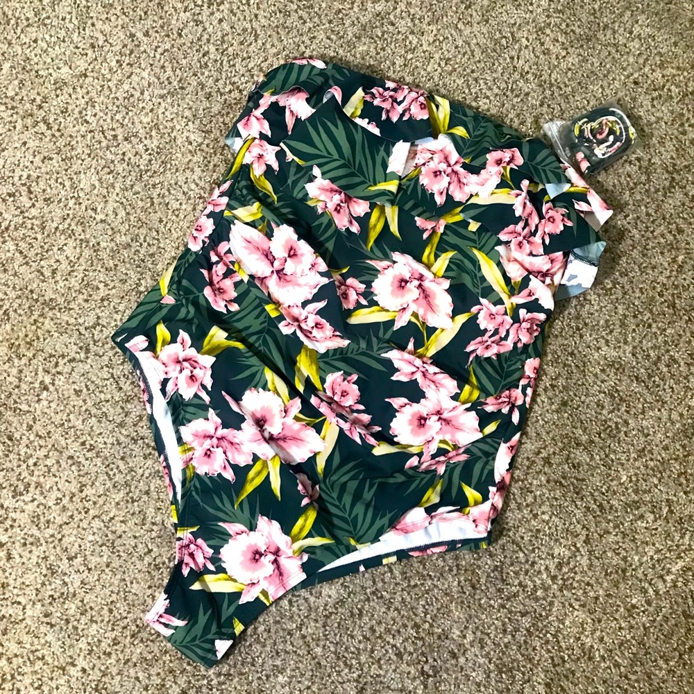 NWT Kona Sol ruffle swimsuit